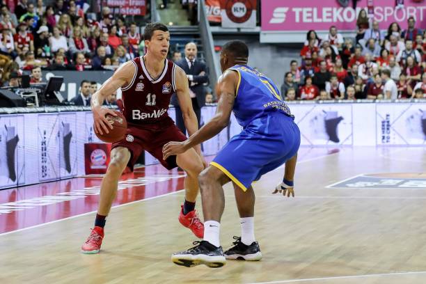 与队员的努 与队员的努