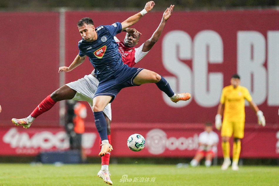 在半决赛面 在半决赛面